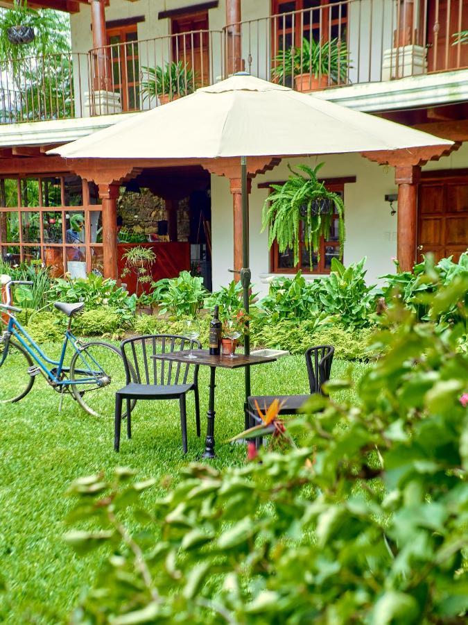 Hotel Cacique Real Antigua Екстериор снимка