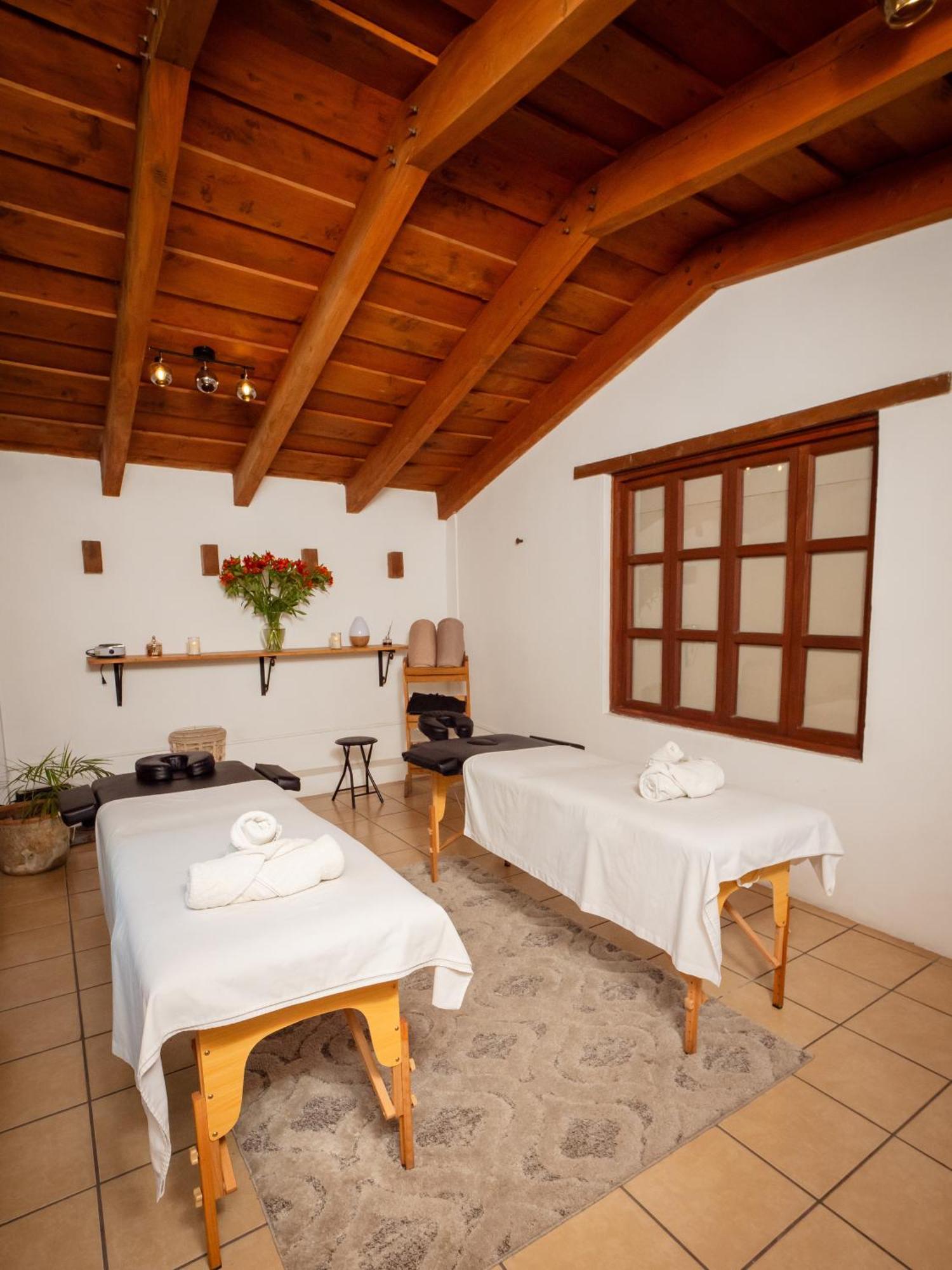 Hotel Cacique Real Antigua Екстериор снимка