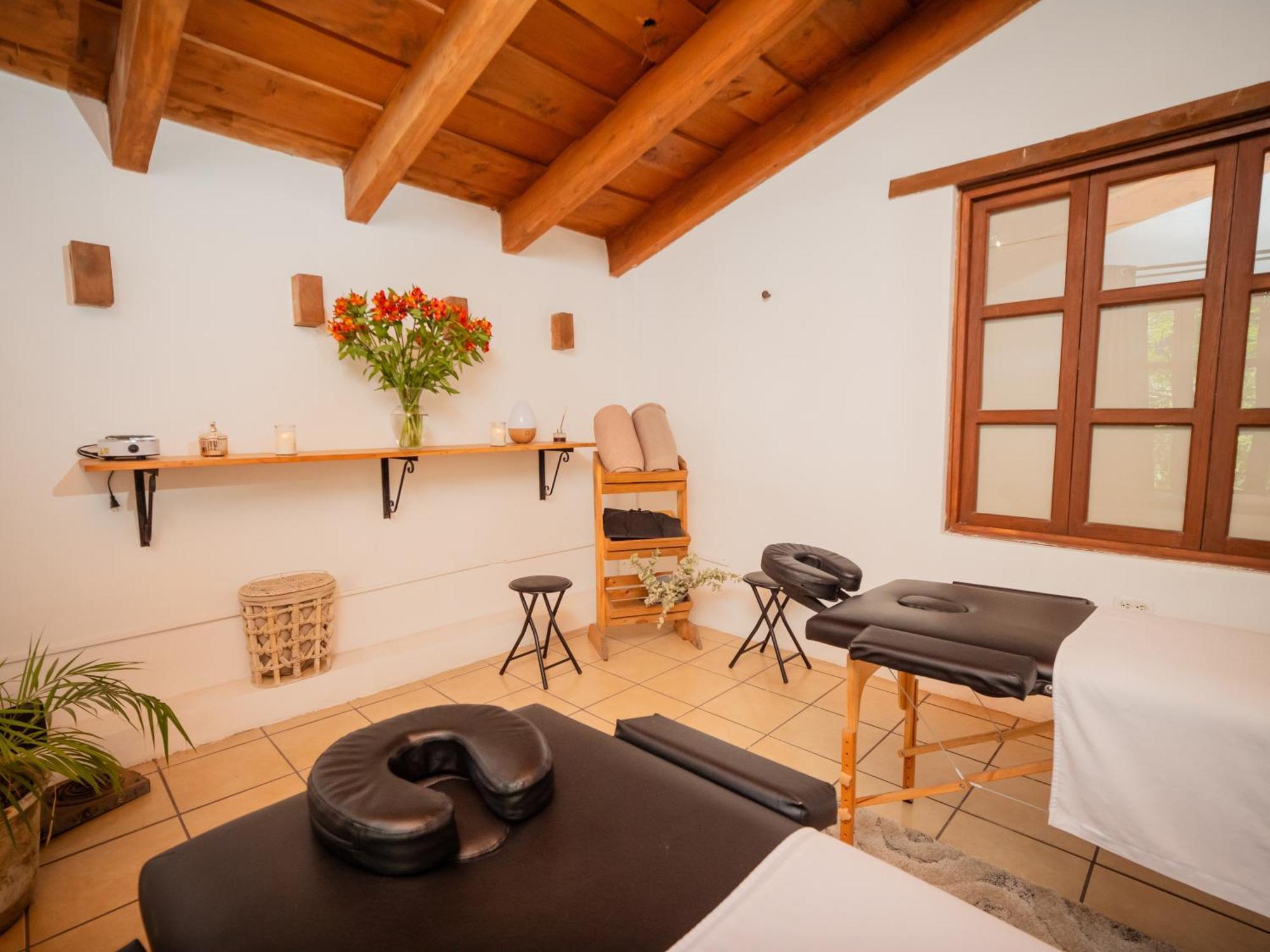 Hotel Cacique Real Antigua Екстериор снимка