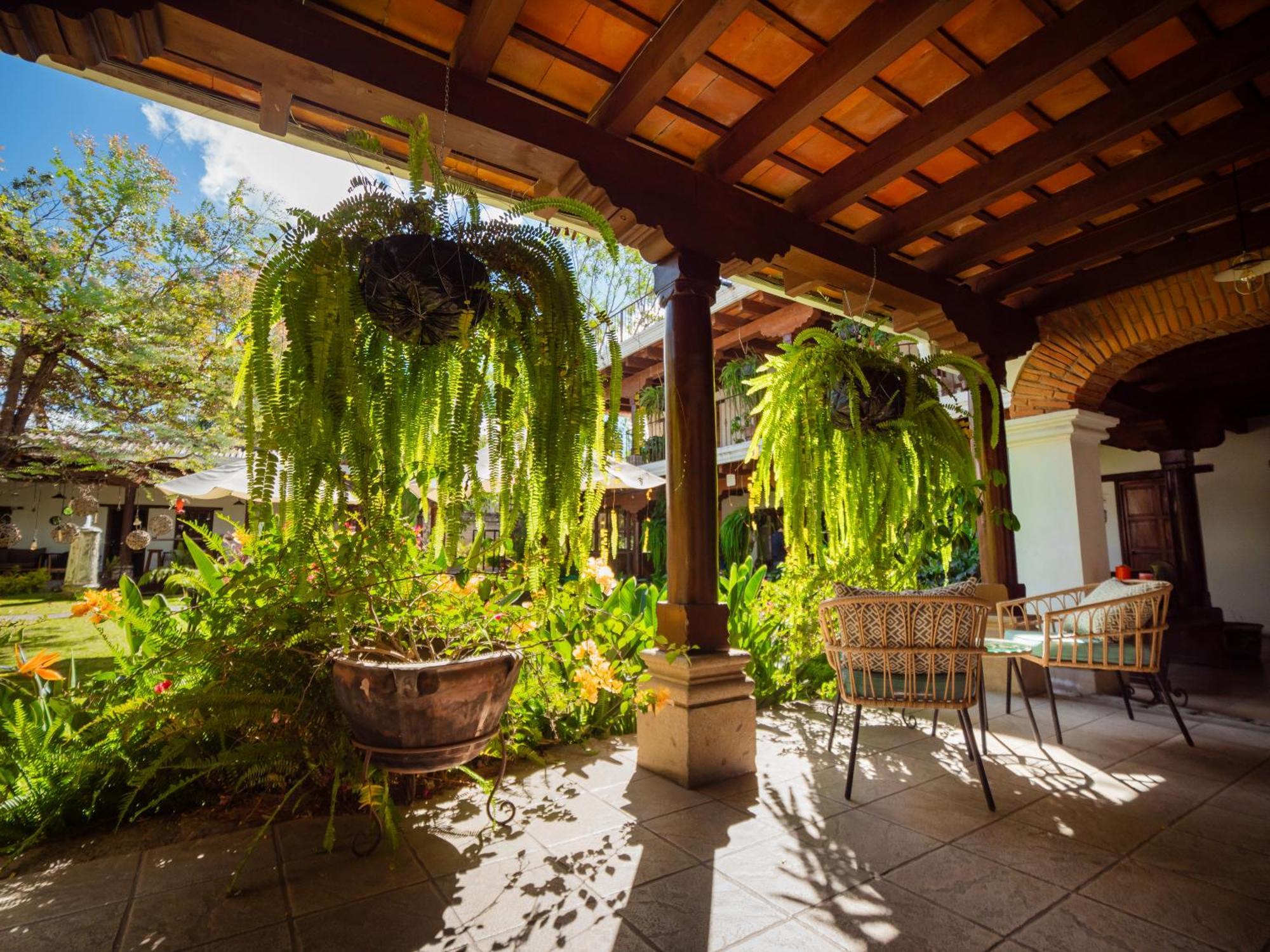 Hotel Cacique Real Antigua Екстериор снимка
