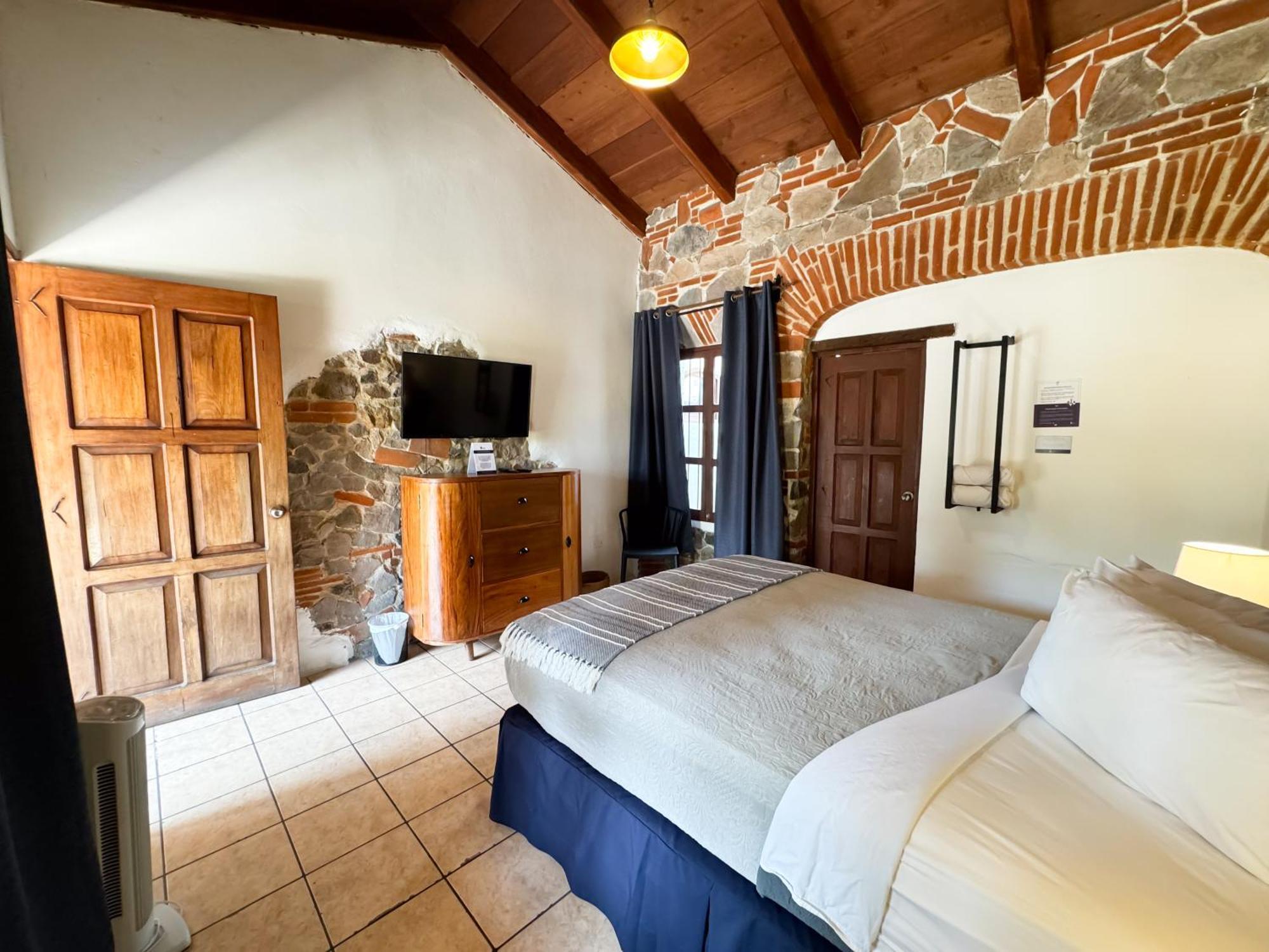 Hotel Cacique Real Antigua Екстериор снимка