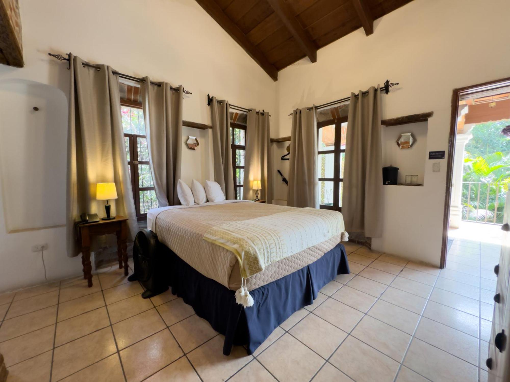 Hotel Cacique Real Antigua Екстериор снимка